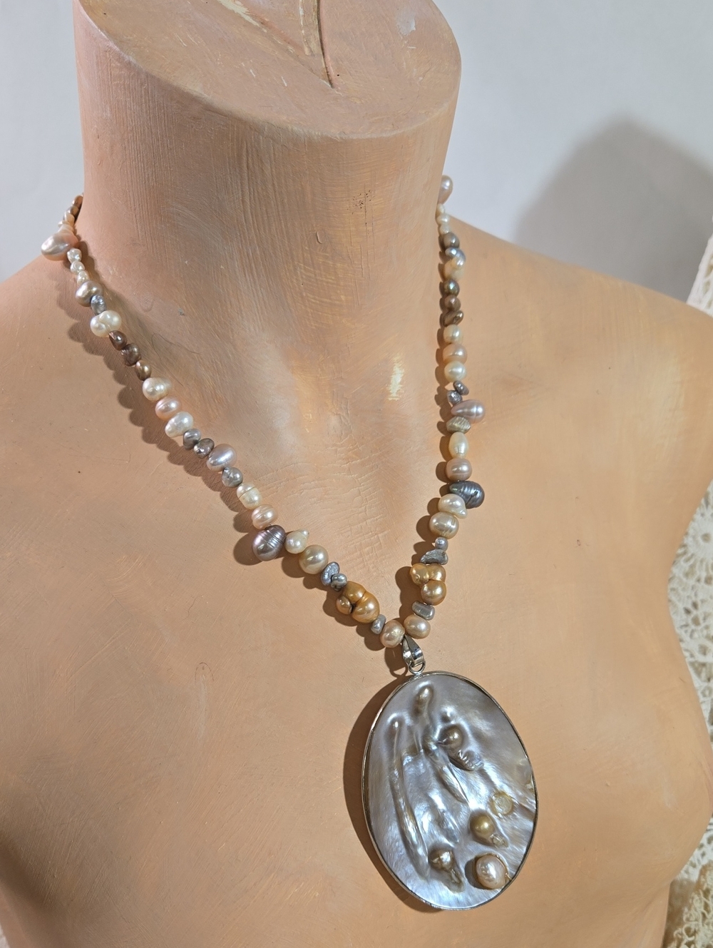 Freshwater Pearl Necklace with Mother-of-Pearl Pendant - Multicolor - Picture 1 of 6